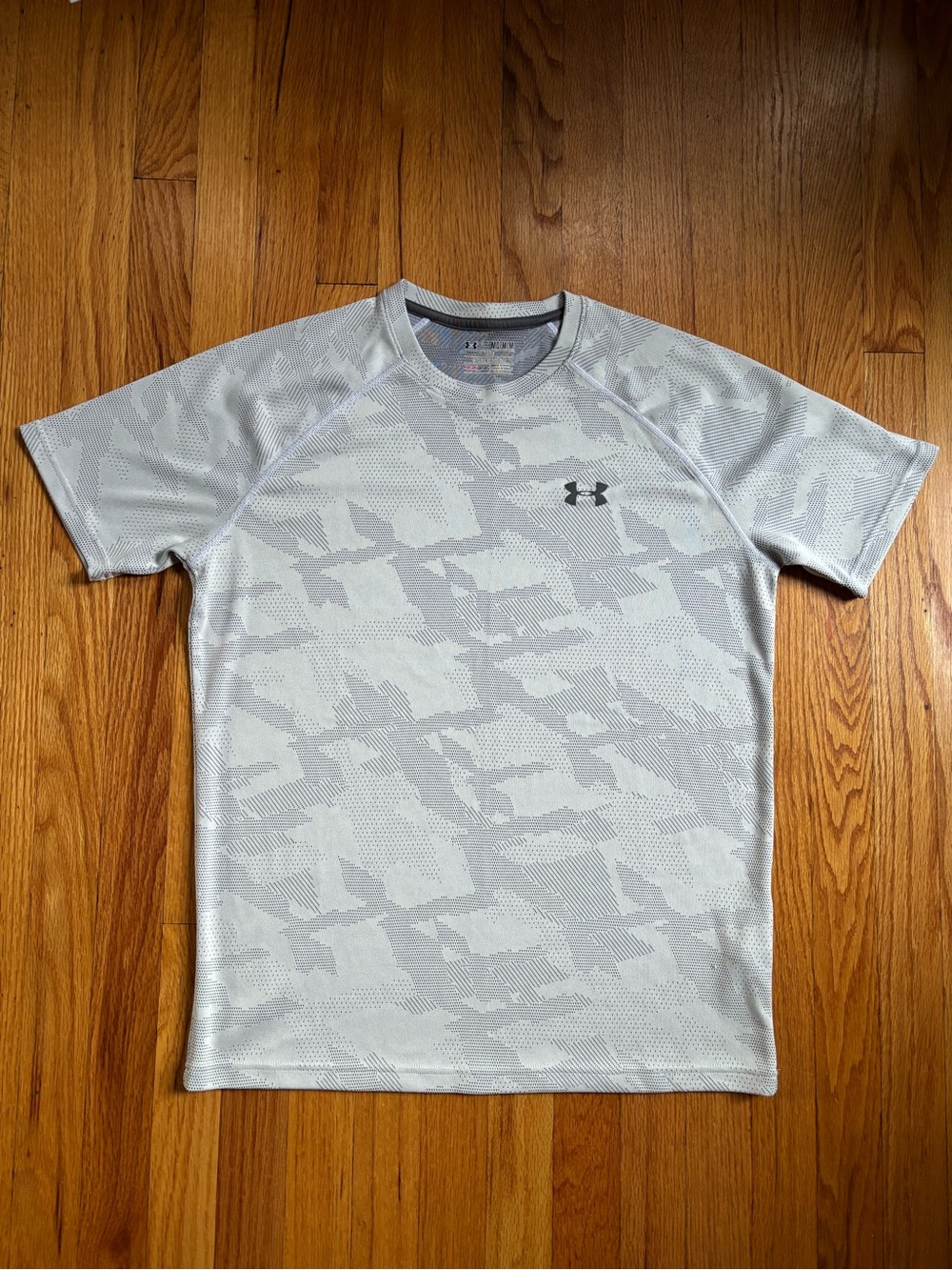 Under Armour HeatGear Gray Camouflage Vented Knit Short Sleeve Performance Tee M